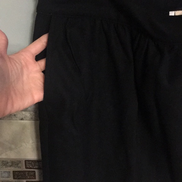 Black skirt with pockets - Picture 4 of 4